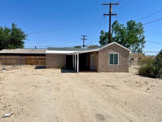 Building Photo - 6551 La Luna Ave