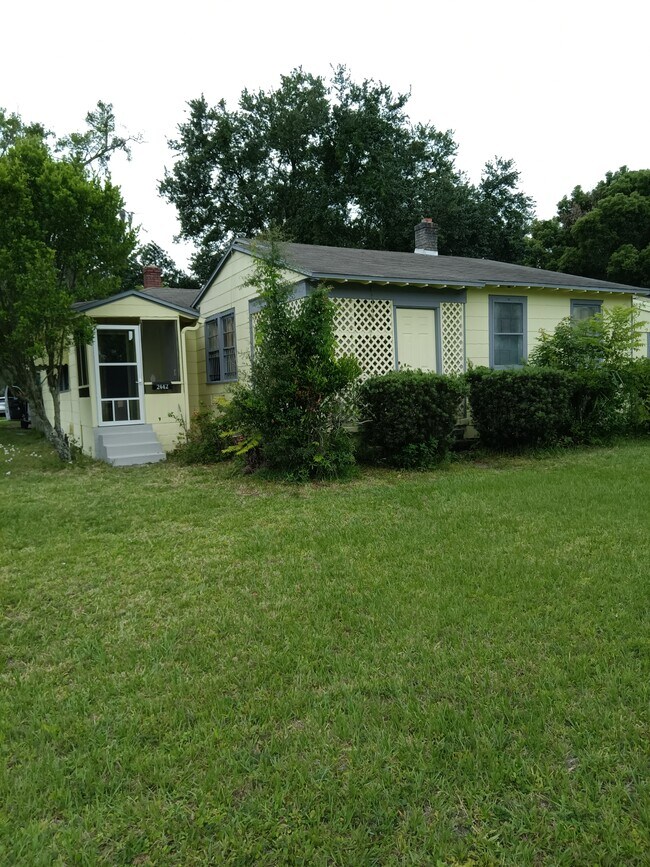 Building Photo - 2442 Ridgewood Rd