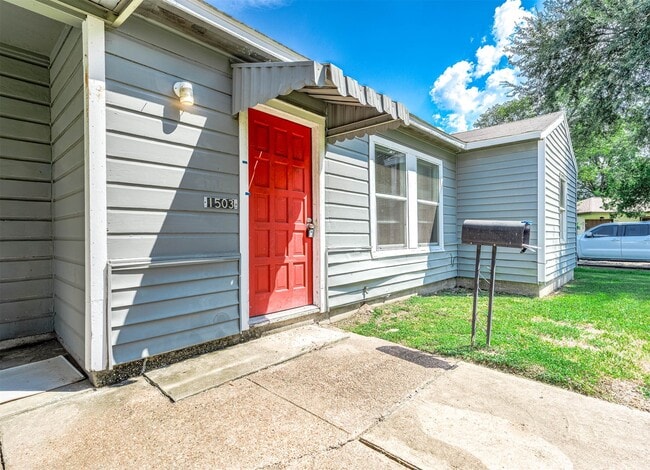 Building Photo - 1503 Acacia Dr