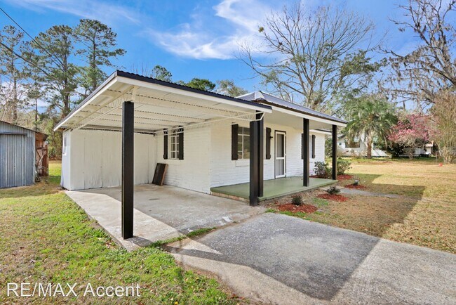 Foto del edificio - 2 br, 1 bath House - 155 Oak Hill Rd.