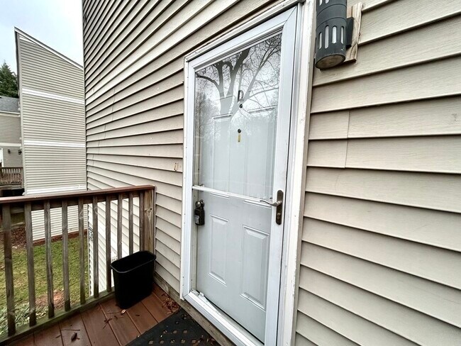 Foto del edificio - 1625 Merry Oaks Rd