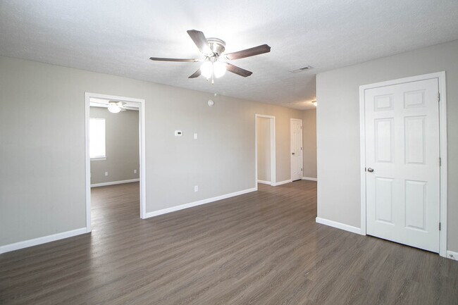 Building Photo - 11-411 Thompsonville Ln