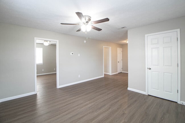 Foto del edificio - 11-411 Thompsonville Ln