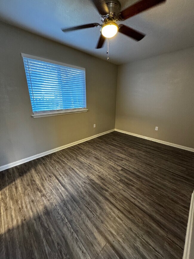 Foto del edificio - "Charming 1-Bed Retreat: Cozy 500 Sq Ft Haven in Edmond near UCO!"