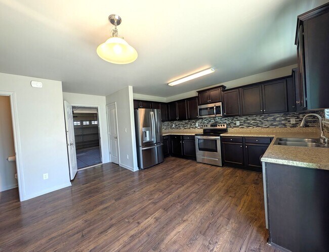 Foto del edificio - Charming home located in the Apple Creek Community in Dallas NC!