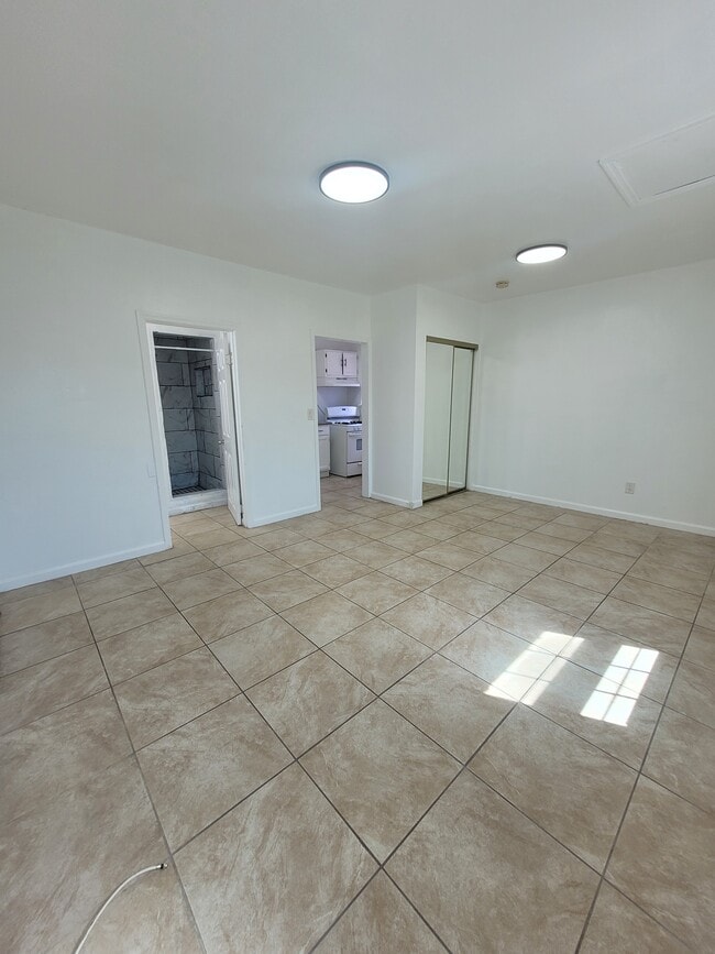 Foto del edificio - 10301 Dalerose Ave