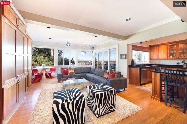 Foto del edificio - Stunning West Hills 5 bedroom Home with st...