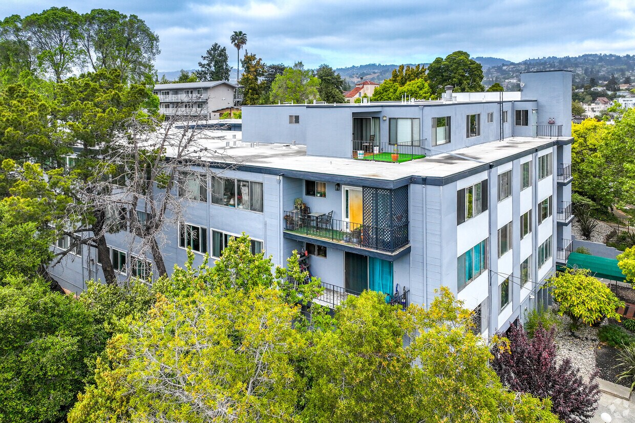 Primario - 455 Crescent St Condominiums