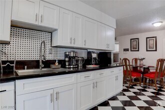 Building Photo - 944 De Met Dr