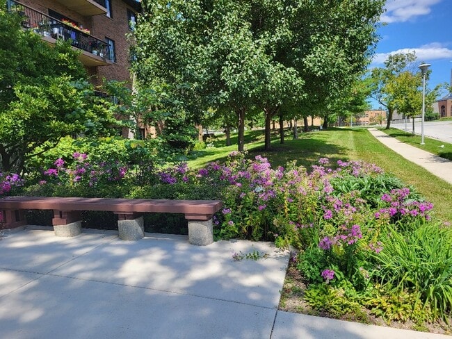 Building Photo - 7510 Farmingdale Dr