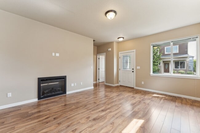 Building Photo - Memorial Day Special!  $500 gift card