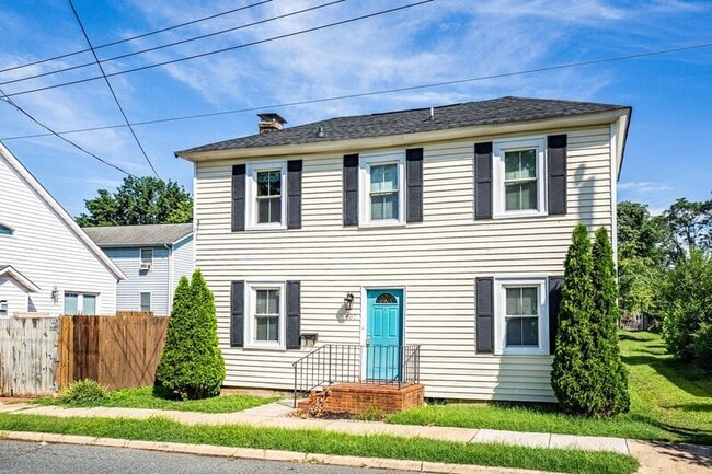 Building Photo - 407 Hawke St