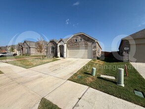Building Photo - 4849 Sagerun Dr