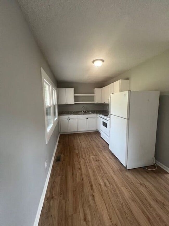 Foto del edificio - Remodeled 4 Bed 2 Bath