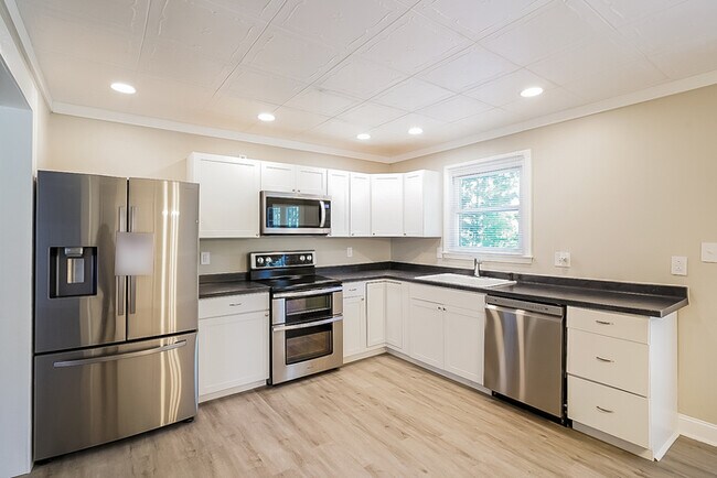 Foto del edificio - 2044 Dinsmore Rd