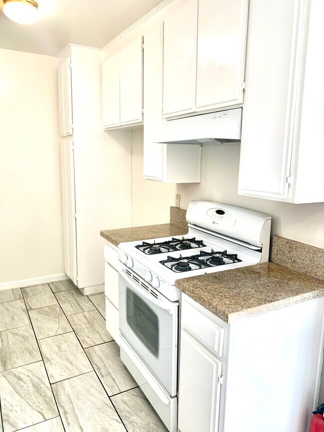 Kitchen - 7015 Whitsett Ave