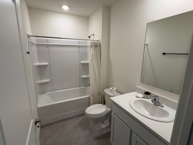 Building Photo - 373 Hickory Crse Trl