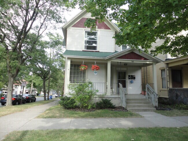 Foto del edificio - 548 Coit Ave NE