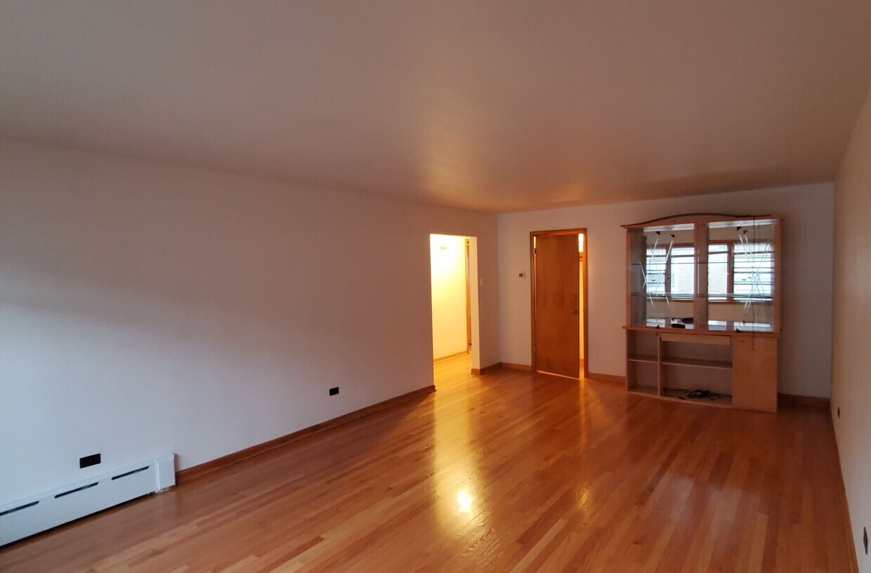 Foto del edificio - 211 Roosevelt Ave