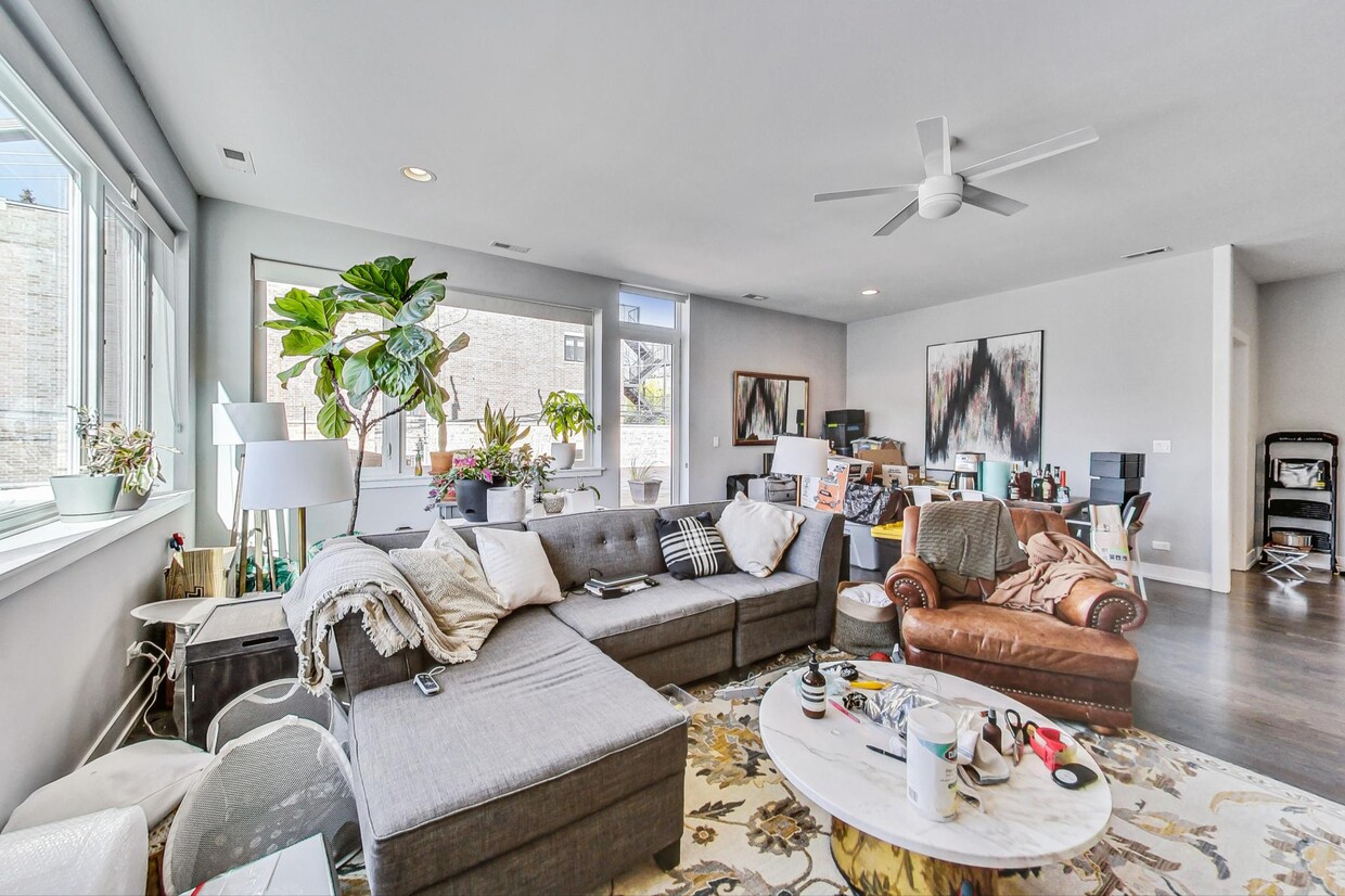 Primary Photo - 3620 W Irving Park Rd