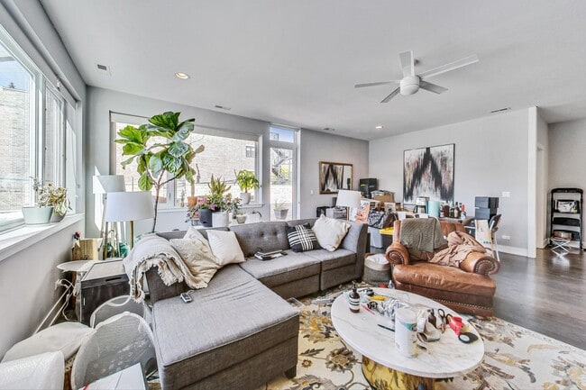 Building Photo - 3620 W Irving Park Rd