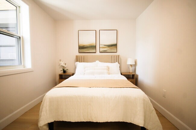 Building Photo - Charming 2-bed, 1-bath for rent at 269 Madison Ave S!