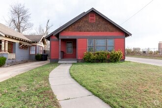 Building Photo - 726 NW 28th St