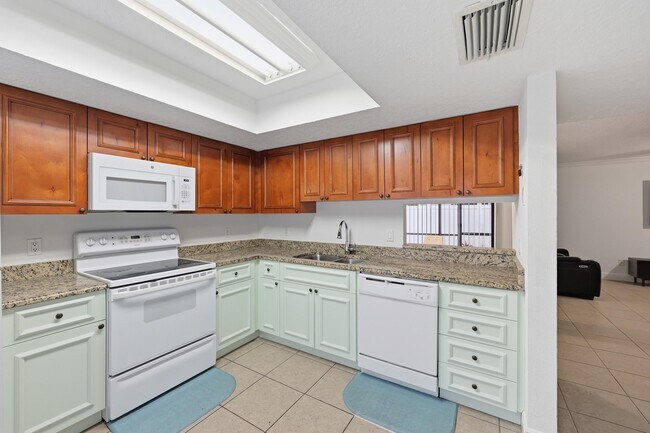 Foto del edificio - 301 Lakewood Dr