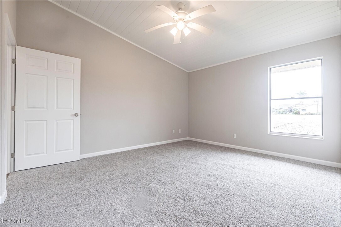 Foto del edificio - 16737 Pheasant Ct