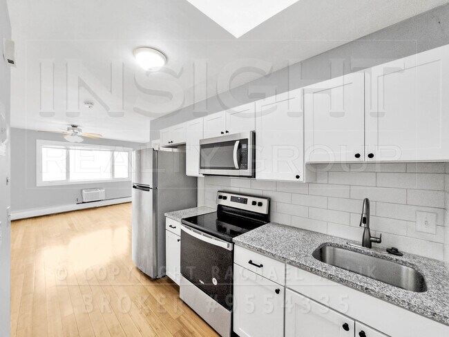 Building Photo - 39 Willow St