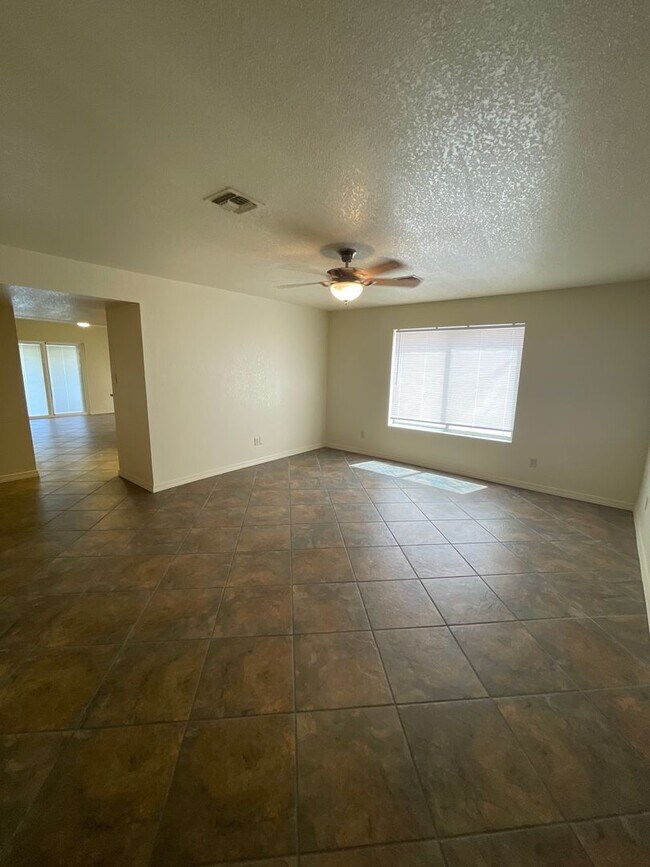 Foto del edificio - Cute 2 bedroom Condo in West Valley.