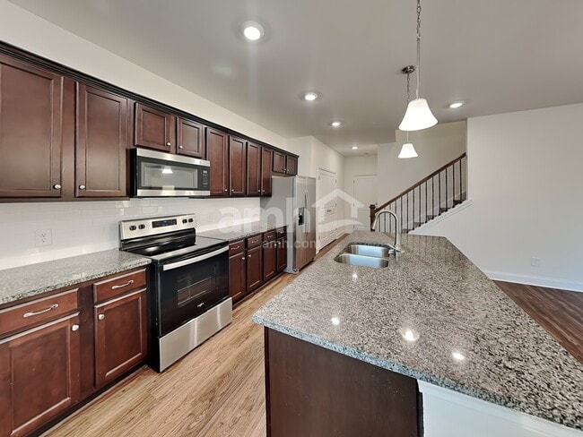 Building Photo - 421 Levon Ct