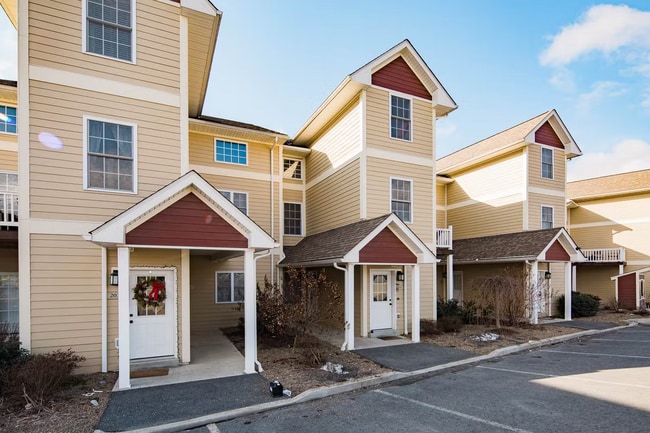 Building Photo - 300 Wedgewood Dr