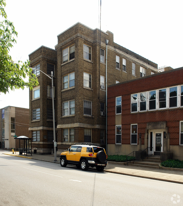 Building Photo - Virginia Apartment