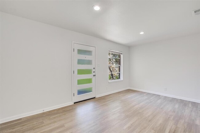 Building Photo - 1202 W 22nd St