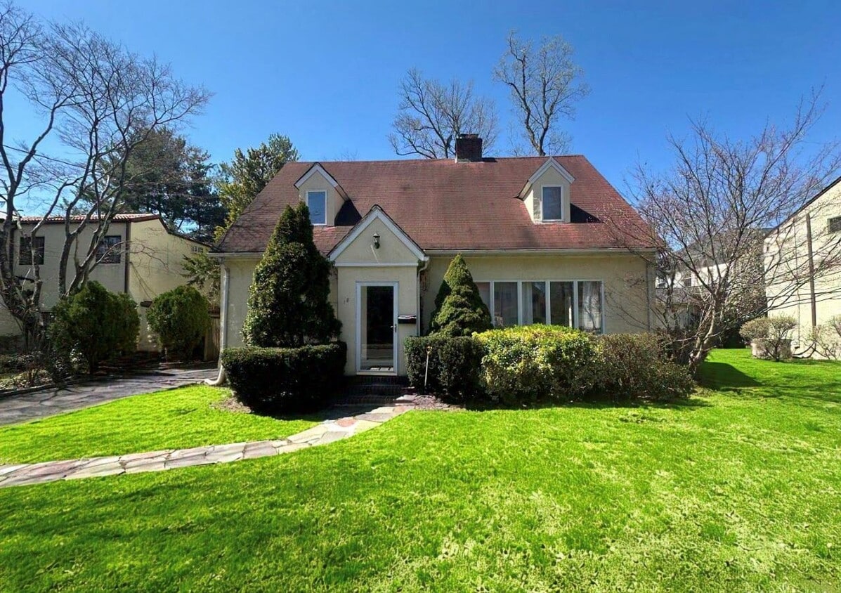 Primary Photo - 18 Burbury Ln