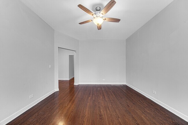 Foto del edificio - 6111 S Eberhart Ave