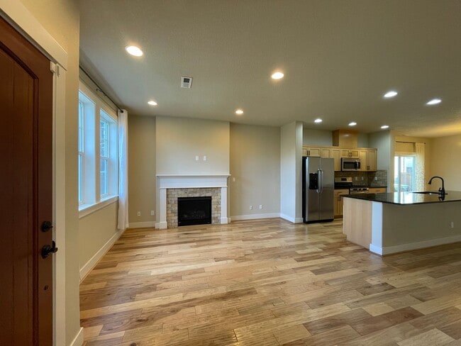 Building Photo - Lovely 3Bed 2.5 Bath House ~ Bethany Creek...