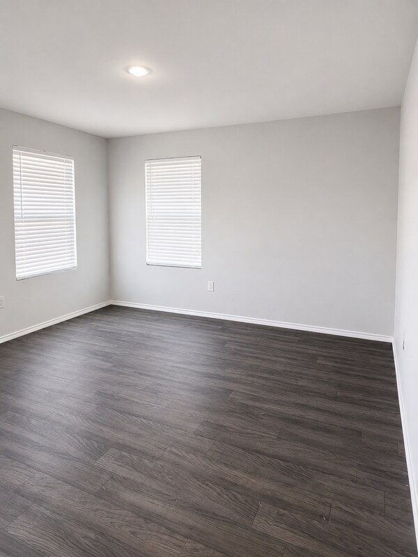 Foto del edificio - 3518 Silver Springs Court