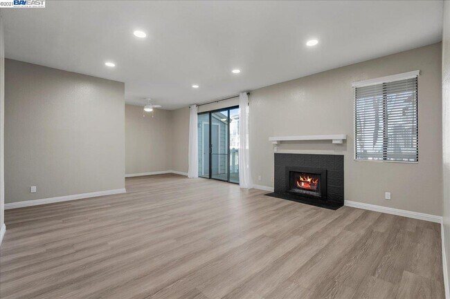 Building Photo - 3501 Birchwood Terrace