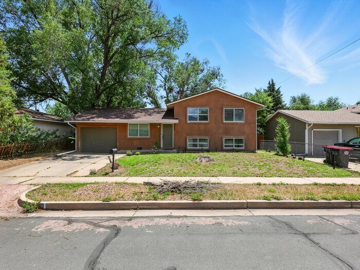Primary Photo - 823 Sequoia Dr