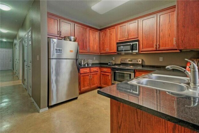 Foto del edificio - Great 1 bedroom on the corner of the 3rd f...