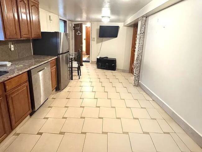 Photo - Spacious 1 Bedroom  Apartment Available In Prime Ditmars Location