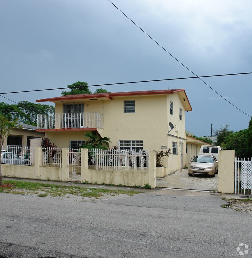 Primary Photo - 150 NE 70th St