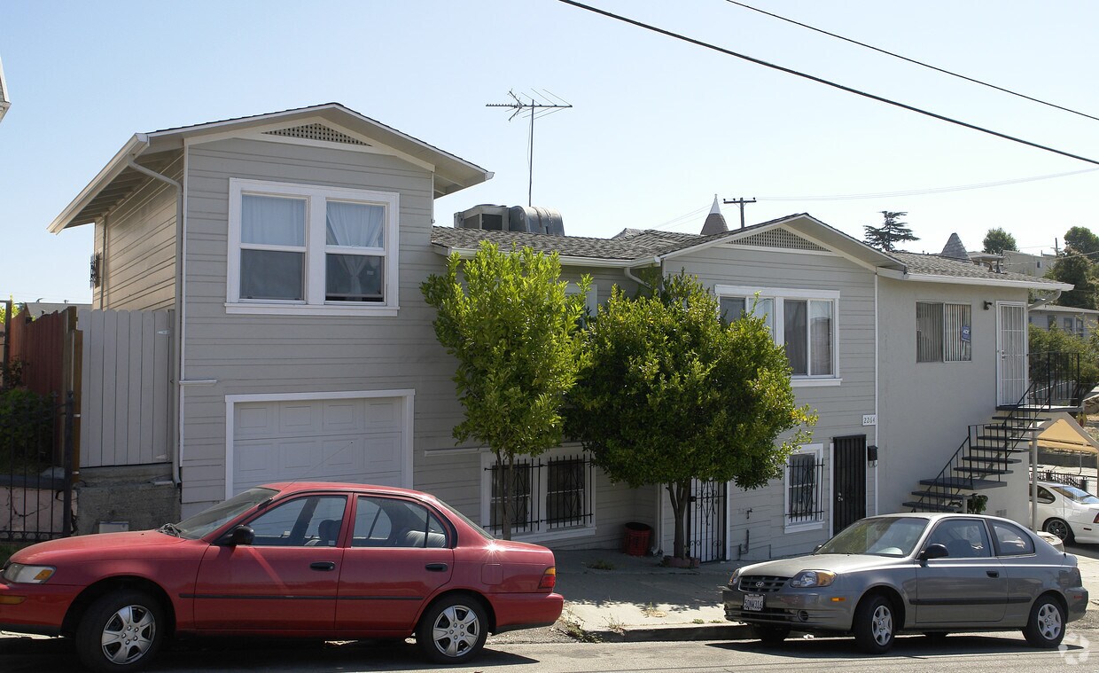 Foto principal - 2264 E 22nd St