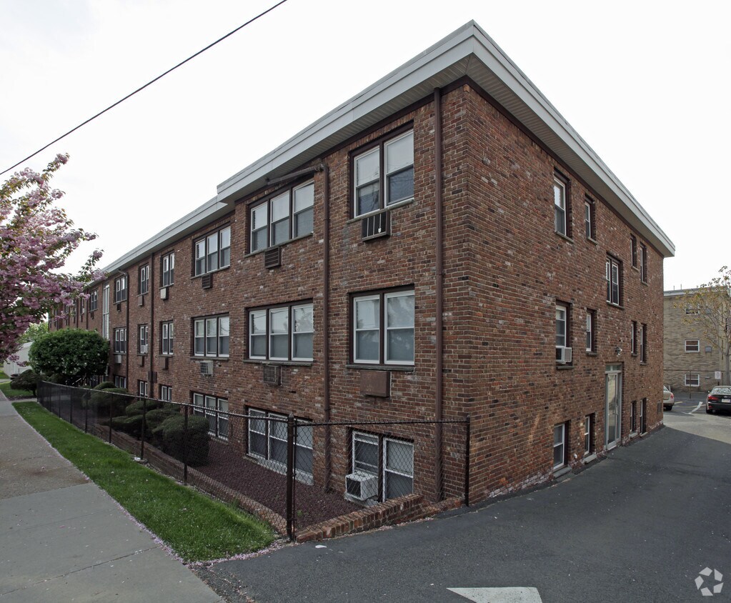 Primary Photo - Rocco Street Apartments
