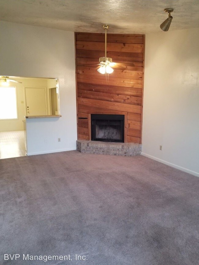 Building Photo - 2 br, 1.5 bath House - 1902 C Woodsman
