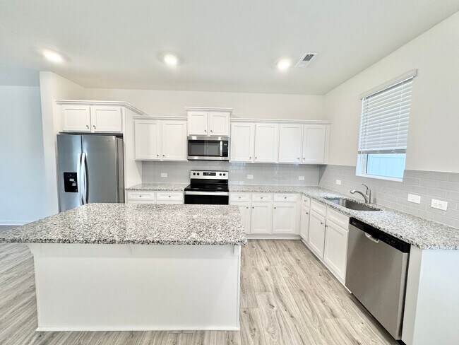 Building Photo - 3 Br 2.5 Ba townhome at Kincaid Commons co...