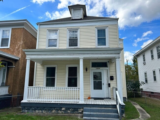 Building Photo - 3208 Carolina Ave