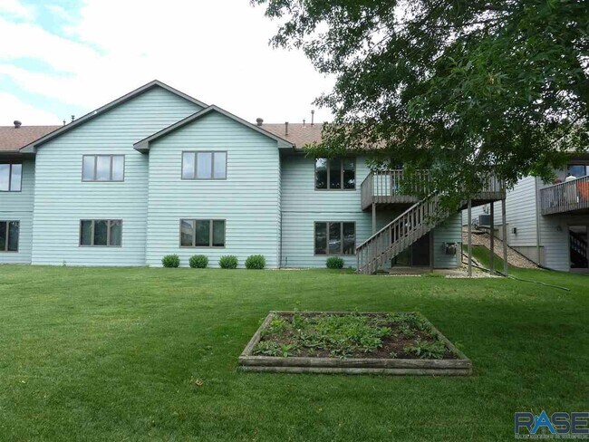 Building Photo - 5001 S Glenview Rd